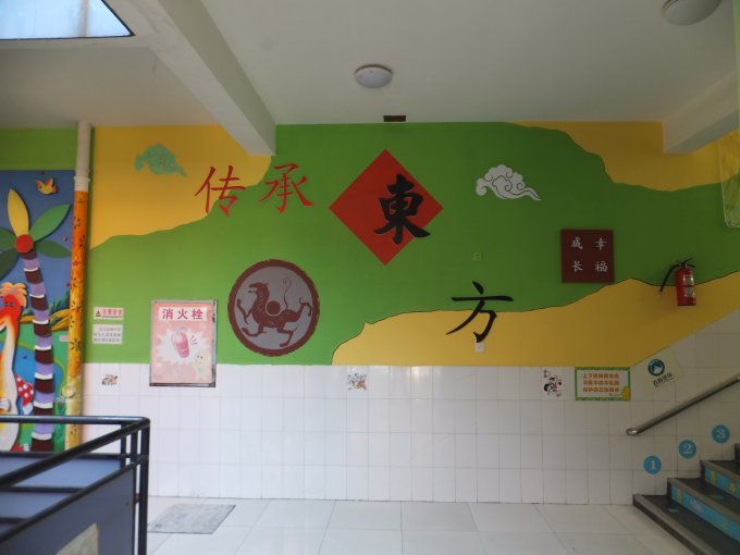 長(zhǎng)沙萬(wàn)嬰東方幼兒園樓梯浮雕裝飾